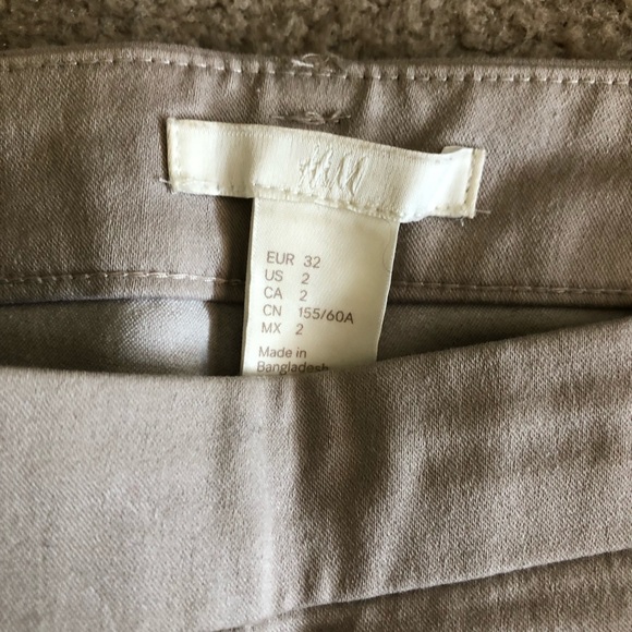 H&M dress pants in beige. Size US 2. - Picture 6 of 7